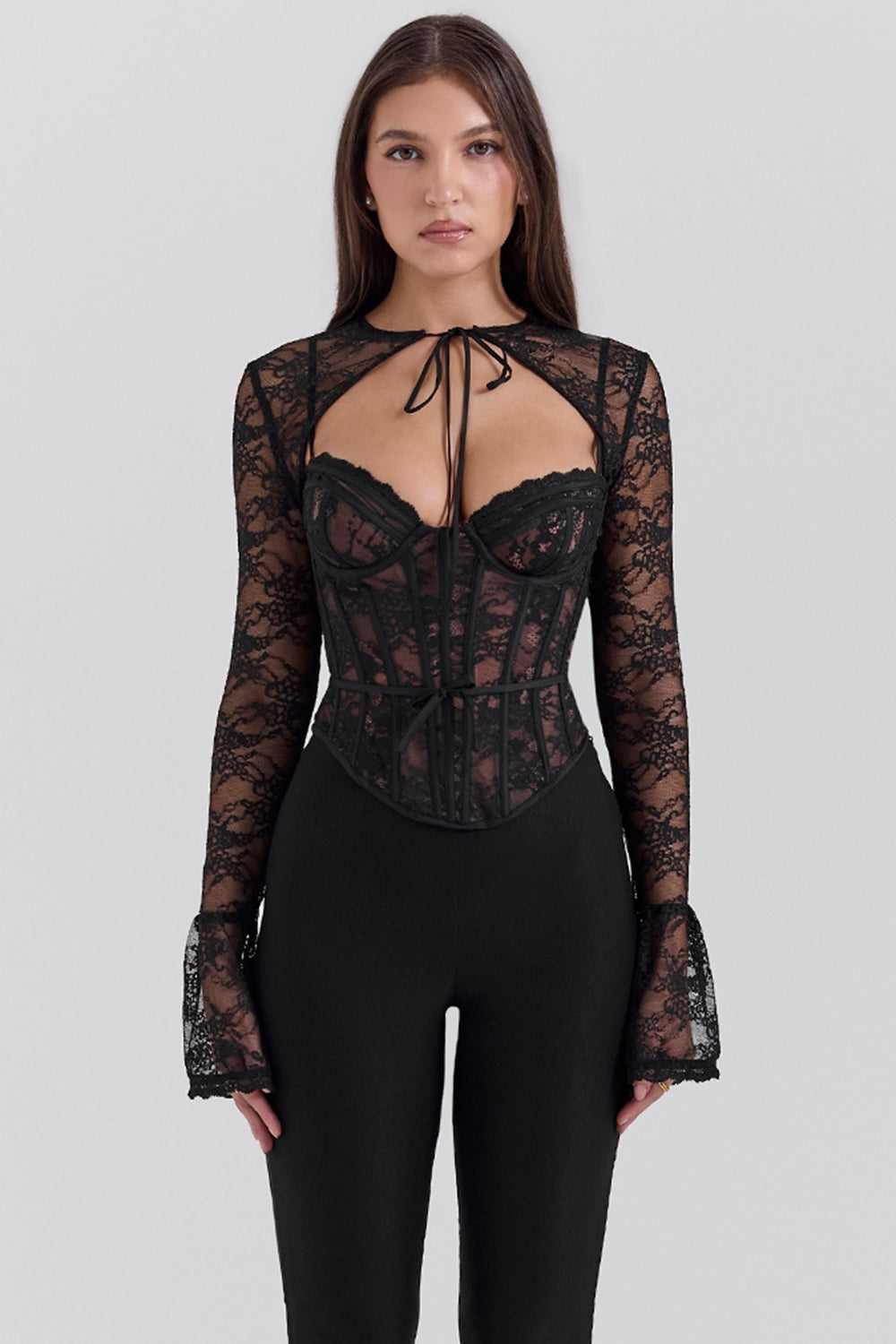 haut corset en dentelle noire avec boléro